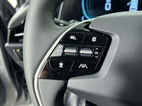 New 2025 Kia Niro SX image 18