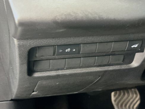 Used 2024 Mitsubishi Outlander SE image 17