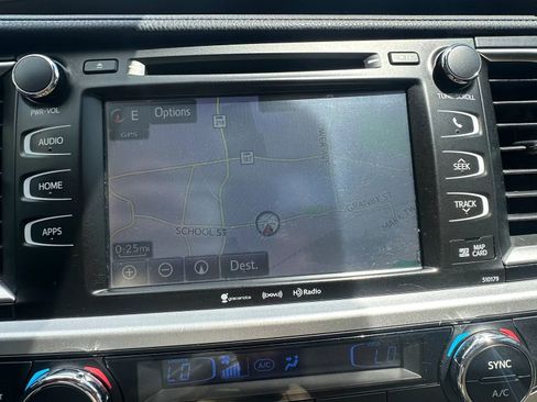 Used 2018 Toyota Highlander XLE AWD/4WD image 20