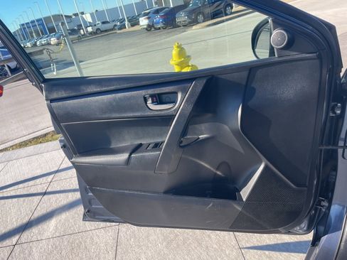Used 2018 Toyota Corolla SE image 25