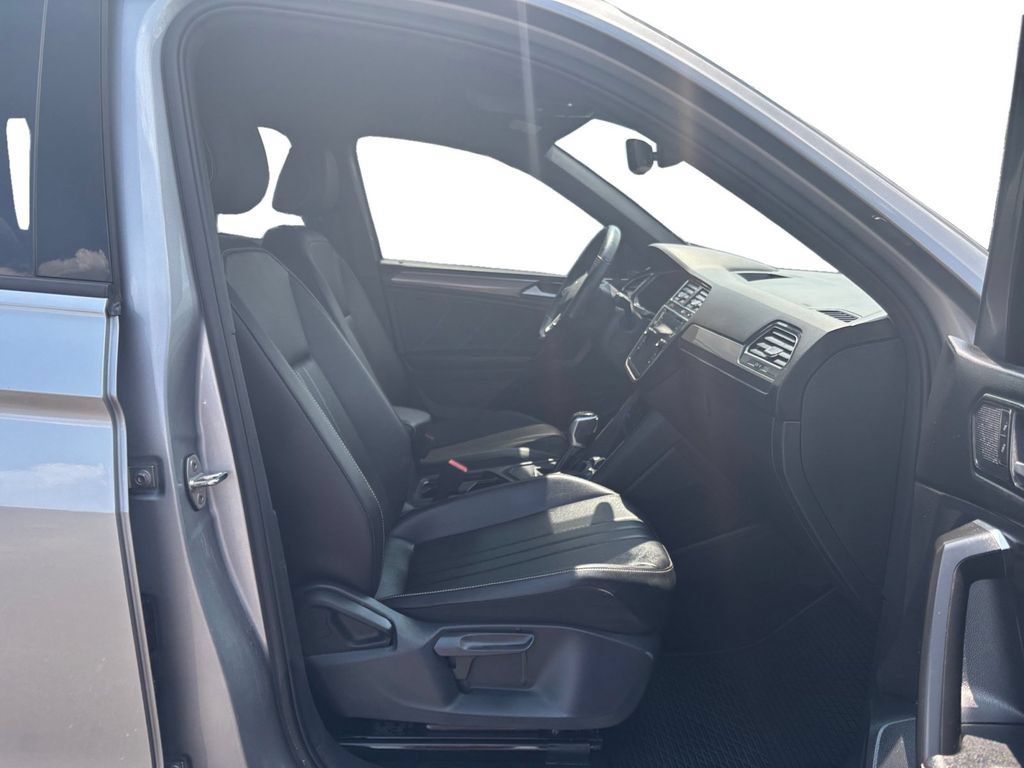 Used 2022 Volkswagen Tiguan SE R-Line FWD image 22