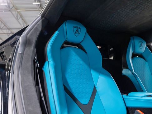 Used 2025 Lamborghini Revuelto image 36