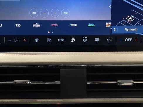 Used 2025 Lincoln Corsair Reserve w/ Towing Package image 19