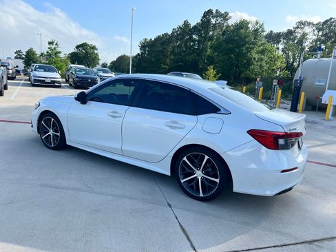 Used 2023 Honda Civic Touring image 4