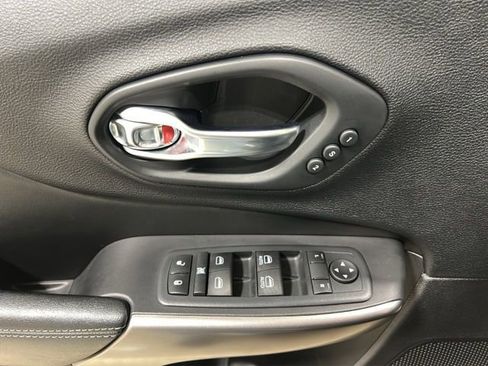 Used 2020 Jeep Cherokee Limited image 12