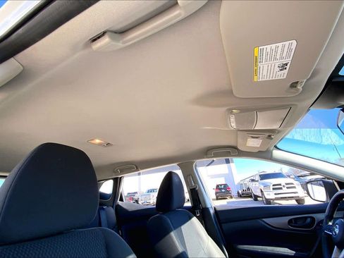 Used 2022 Nissan Rogue Sport S image 13