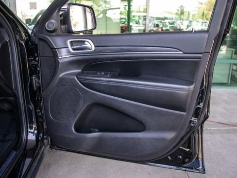 Used 2022 Jeep Grand Cherokee Limited image 20