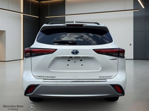 Used 2020 Toyota Highlander Platinum FWD image 5