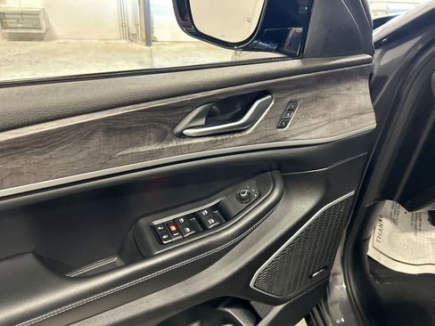 Used 2022 Jeep Grand Cherokee L Limited w/ Trailer Tow Group (B) image 14