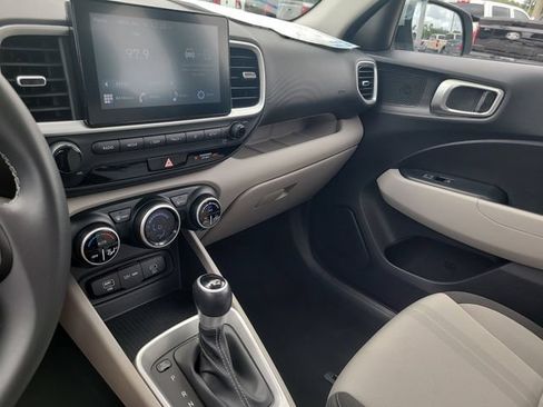 Used 2025 Hyundai Venue SEL FWD image 21