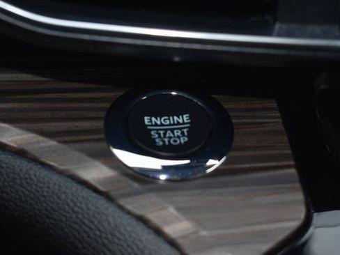 Used 2023 Ford Explorer Limited image 21