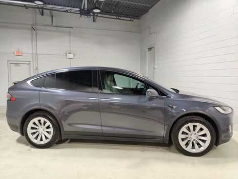 Used 2020 Tesla Model X Long Range image 6