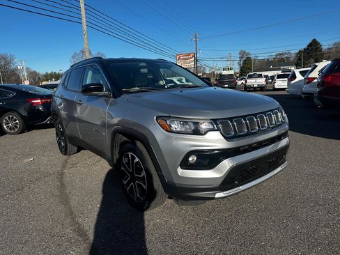 Used 2022 Jeep Compass Limited image 3