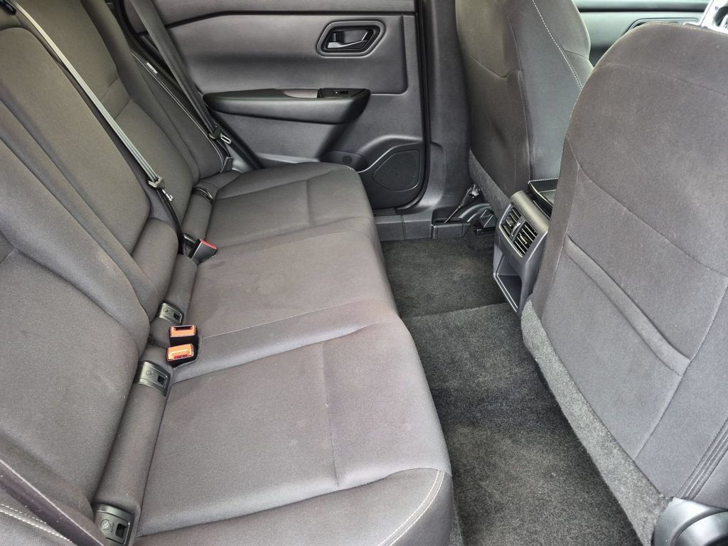 Used 2024 Nissan Rogue S AWD/4WD image 29