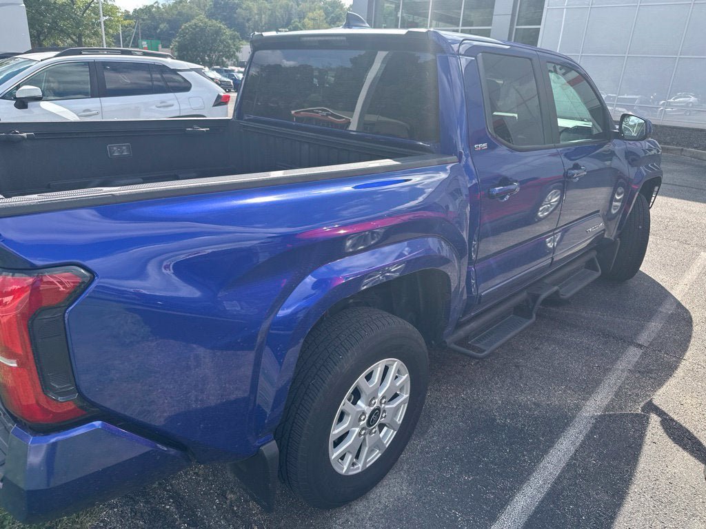 Used 2025 Toyota Tacoma SR5 AWD/4WD image 8