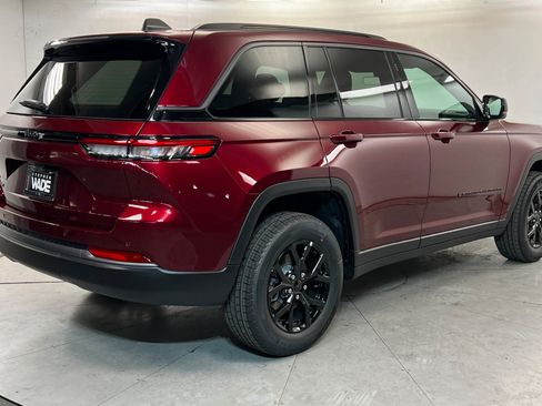 New 2026 Jeep Grand Cherokee Altitude AWD/4WD image 5
