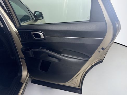 Used 2021 Kia Sorento LX image 27