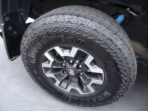 Used 2023 Toyota Tacoma TRD Off-Road image 12