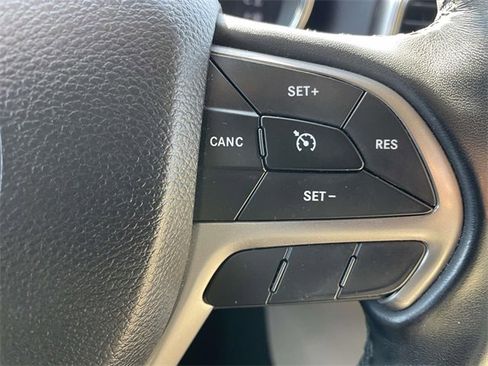 Used 2019 Jeep Grand Cherokee Laredo image 13