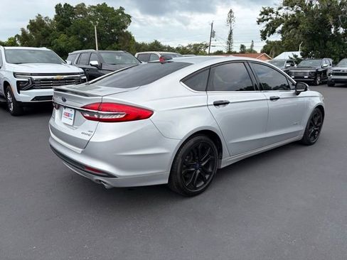 Used 2018 Ford Fusion SE w/ Equipment Group 601A FWD image 6