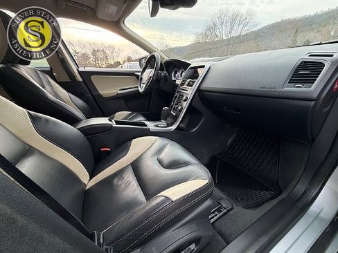 Used 2012 Volvo XC60 T6 R-Design image 14