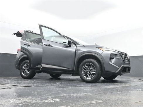 Used 2024 Nissan Rogue S image 30