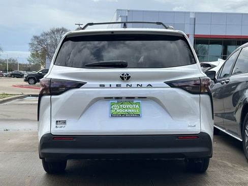 New 2026 Toyota Sienna XLE FWD image 4
