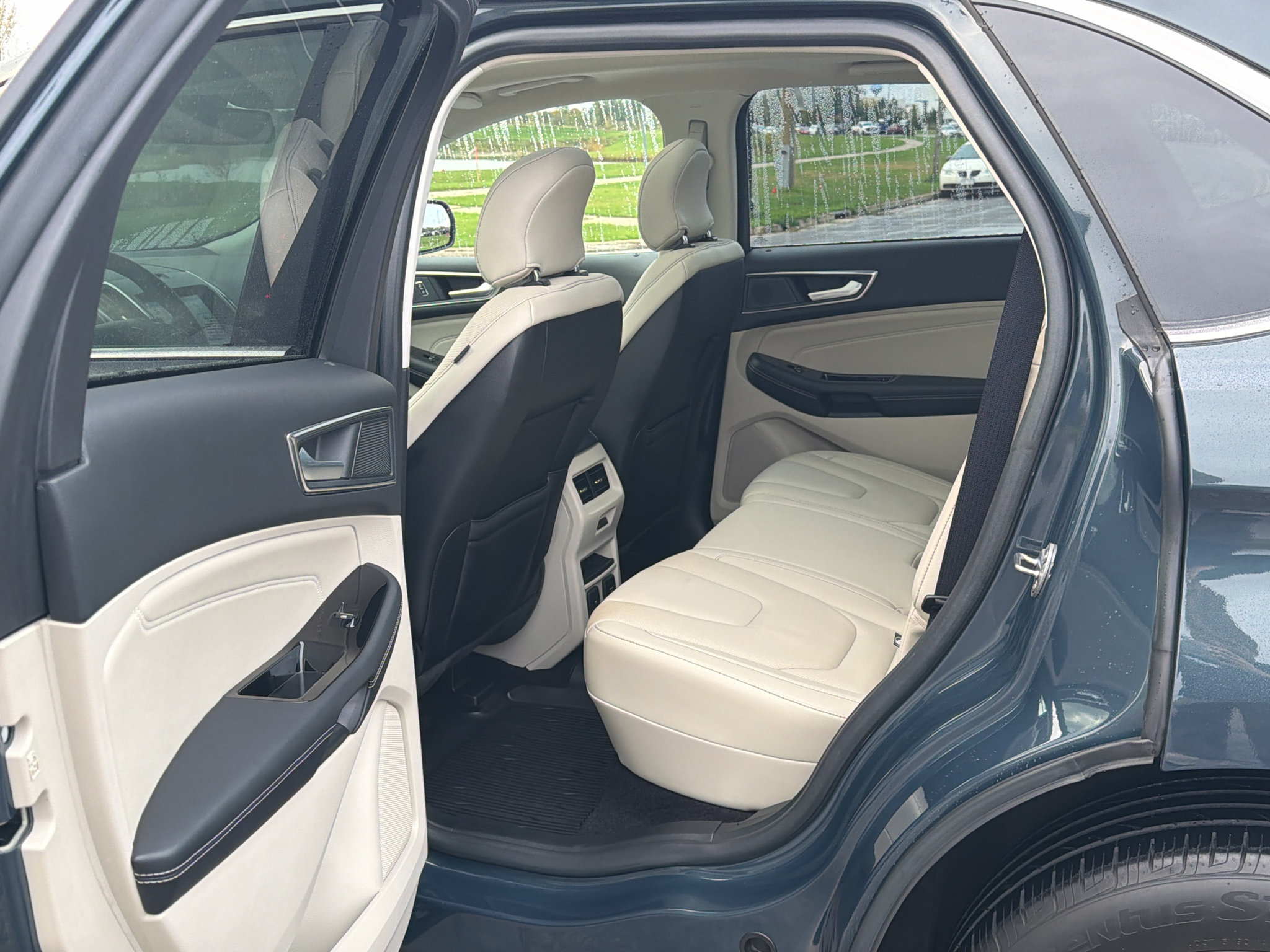 Used 2019 Ford Edge Titanium w/ Equipment Group 301A AWD/4WD image 35