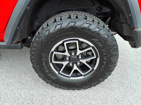 Used 2025 Jeep Wrangler Unlimited Rubicon image 4