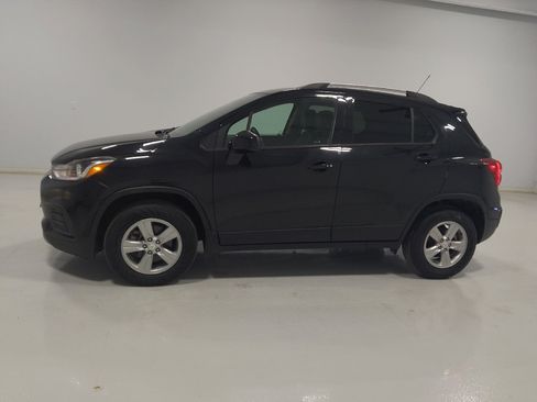 Used 2022 Chevrolet Trax LT w/ LT Convenience Package AWD/4WD image 2
