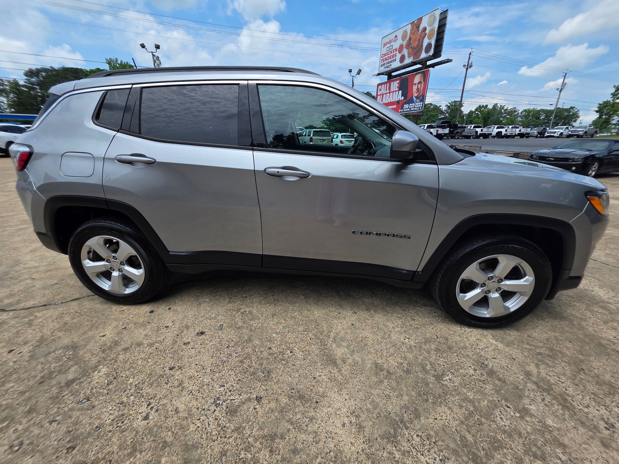 Used 2019 Jeep Compass Latitude w/ Cold Weather Group AWD/4WD image 8