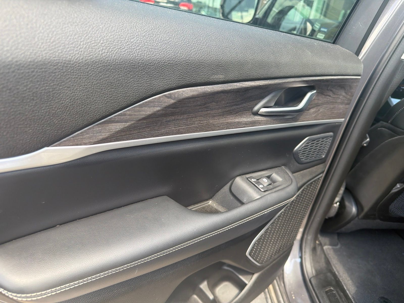 Used 2023 Jeep Grand Cherokee 4WD 4xe image 8