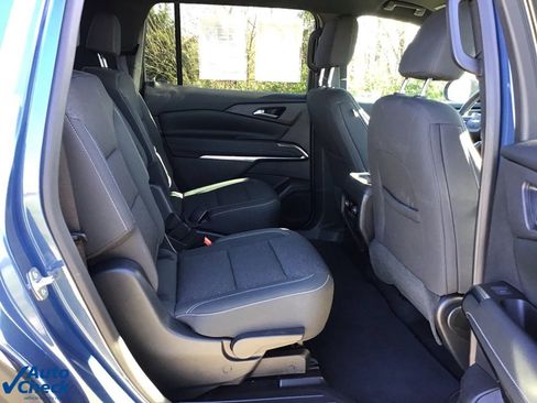 Used 2024 Chevrolet Traverse LT image 18