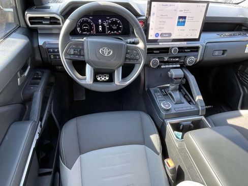 Used 2025 Toyota Tacoma TRD Sport image 14