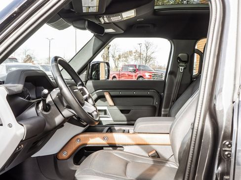 Used 2023 Land Rover Defender 110 S image 21