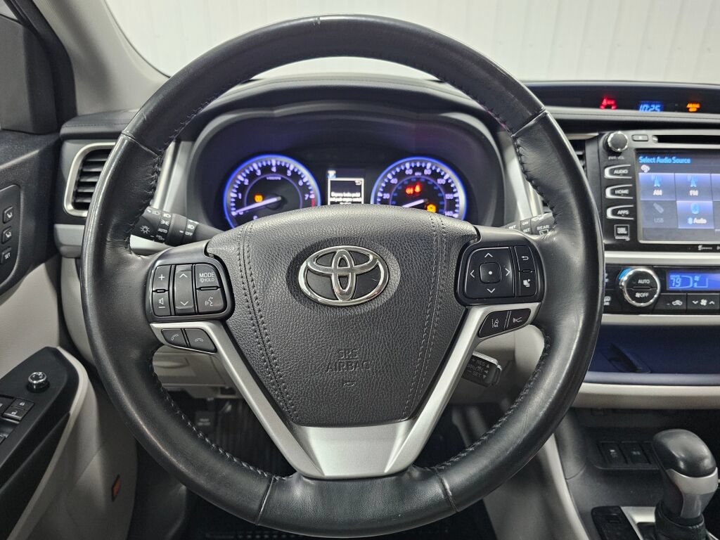 Used 2018 Toyota Highlander Limited AWD/4WD image 14
