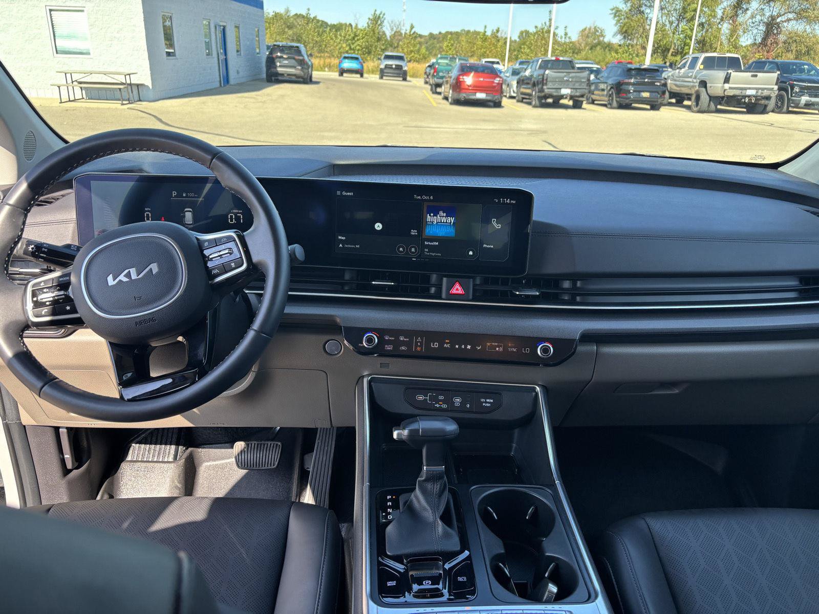 Used 2026 Kia Carnival EX FWD image 18