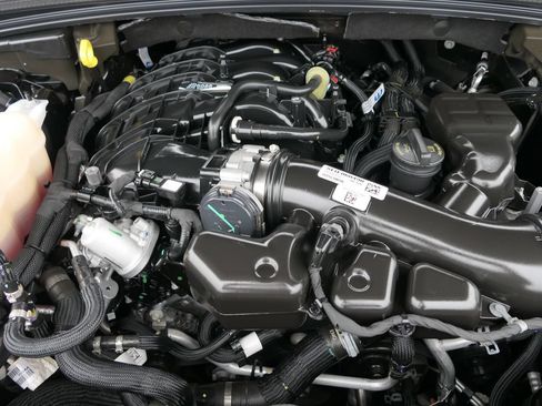 Used 2023 Jeep Grand Cherokee Limited w/ Luxury Tech Group II RWD image 27