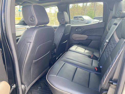 Used 2025 GMC Canyon Denali AWD/4WD image 14