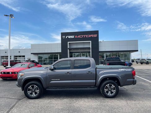 Used 2017 Toyota Tacoma TRD Sport w/ Tow Package (A/T) AWD/4WD image 16