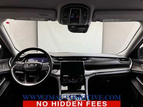 Used 2023 Jeep Grand Cherokee L Limited w/ Black Appearance Package image 11