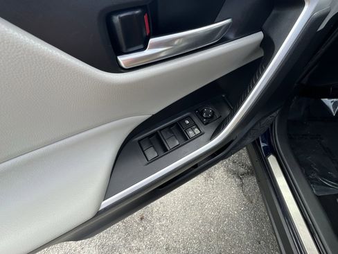 Used 2021 Toyota RAV4 XLE w/ Convenience Package image 15