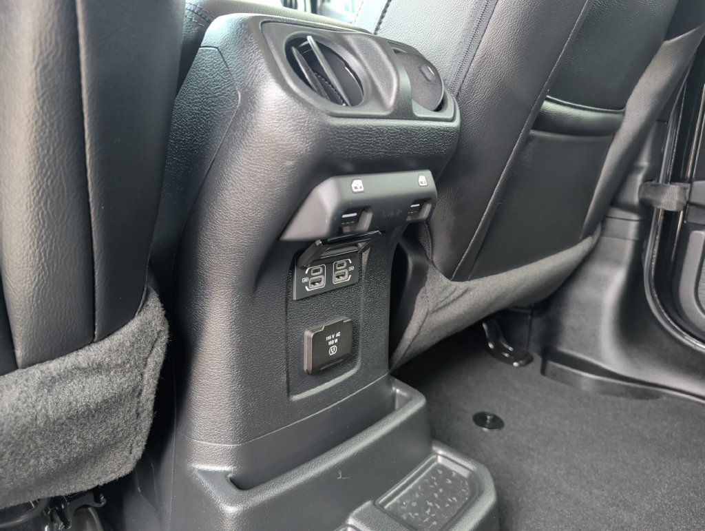 Used 2023 Jeep Wrangler Unlimited Sahara AWD/4WD image 29