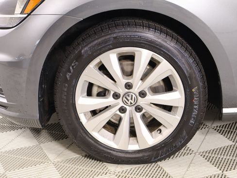 Used 2020 Volkswagen Golf 4-Door FWD image 18