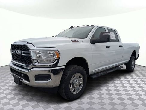 Used 2024 RAM 2500 Tradesman w/ Chrome Appearance Group AWD/4WD image 6