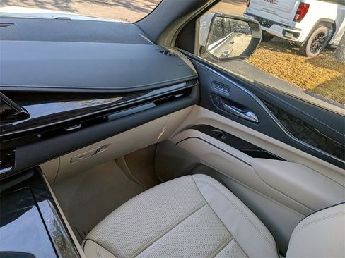 Certified 2024 Cadillac Escalade ESV Premium Luxury w/ Performance Package image 21