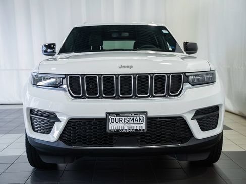 Certified 2024 Jeep Grand Cherokee Laredo w/ Luxury Tech Group I AWD/4WD image 2