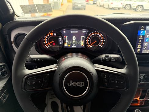 Certified 2025 Jeep Wrangler Willys image 5