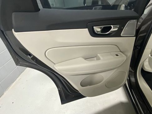 Certified 2025 Volvo XC60 T8 Ultra image 8