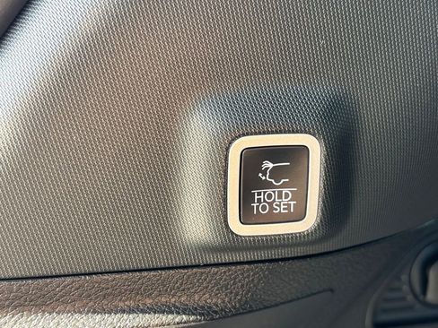 Used 2025 Jeep Grand Cherokee Limited w/ Black Appearance Package image 28